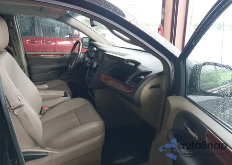 2016 Chrysler Town & Country Touring from USA, damaged, VIN 2C4RC1BG8GR296741